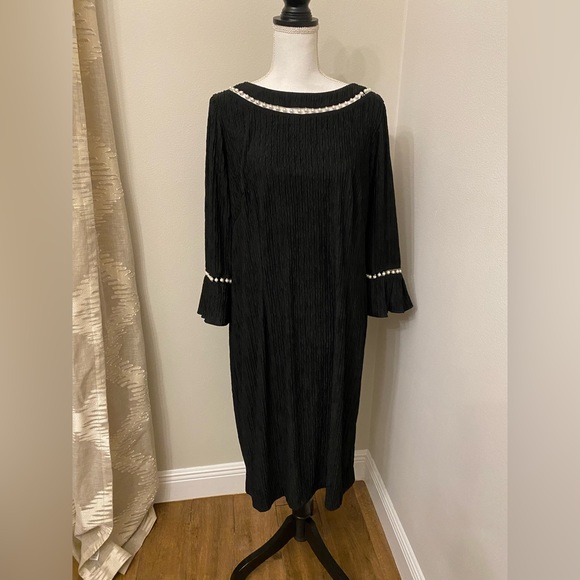 Women’s Plus Dress - Picture 3 of 8